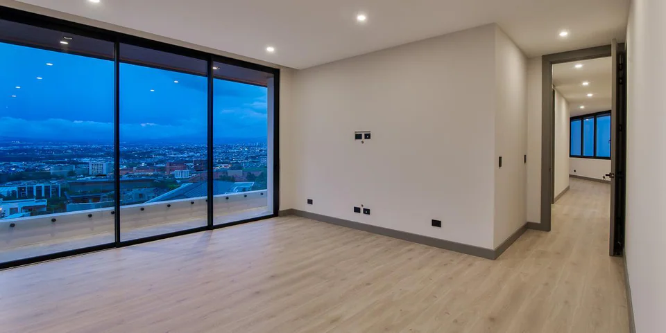 Dormitorio de Cerro Alto 500 orientado hacia las vistas del Valle Central
